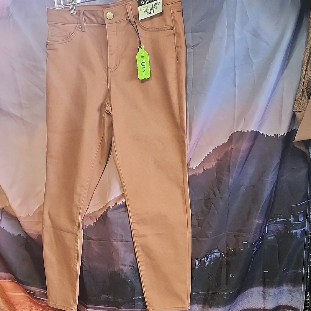Nwt D. jeans Women's Cropped Jeans in Brown